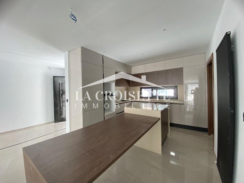 Duplex S+3 avec jardin et piscine à Gammarth